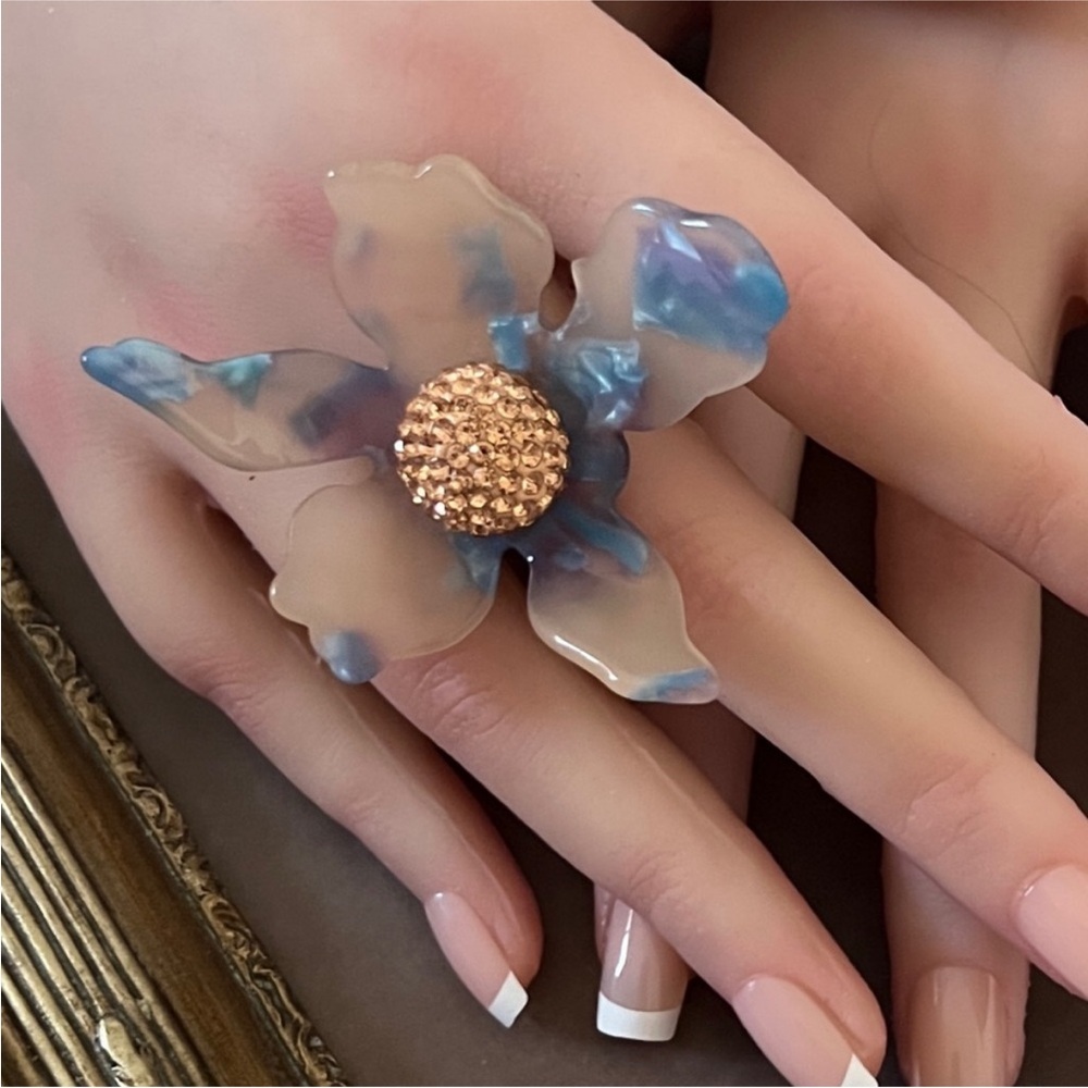 Lele Sadoughi Pastel Resin Flower Ring Size 8 – Blue & Gold Pavé Center NWOT